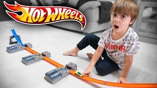 HOT WHEELS 3 PROPULSORES NA PISTA HotWheels Car Race Track Builder System [upl. by Nikolos]