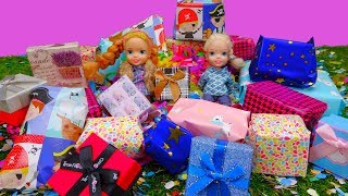 Elsa and Anna toddlers birthday party Elsas birthday presents and cake [upl. by Mahgem]