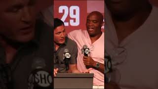 El Impactante Cuarto Round Sonnen vs Silva [upl. by Ostler]